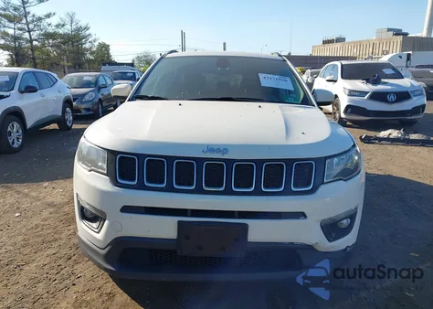 2018 Jeep Compass Latitude 4X4 z USA, uszkodzony, nr VIN 3C4NJDBB3JT483660